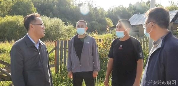 呼玛县委书记孙金峰深入呼玛镇督导调研灾后重建工作