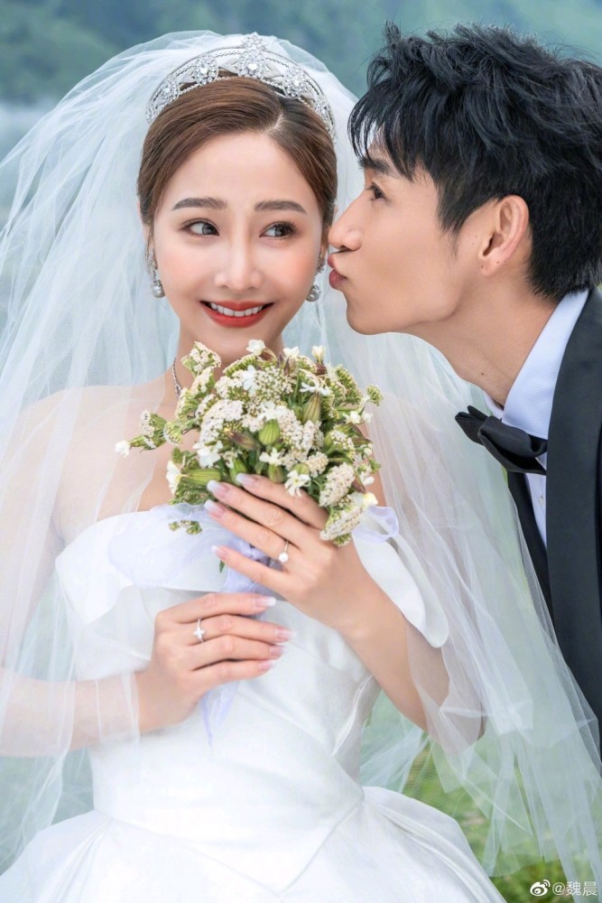 从校园到婚纱的爱情_从校服到婚纱(2)
