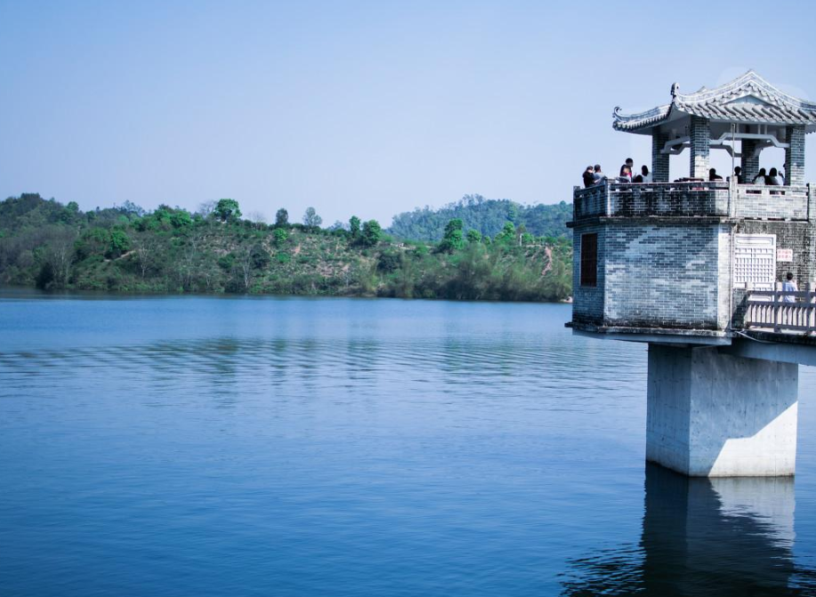 广东适合自驾游的湖泊仙境,美景可媲美西湖,距深圳仅90公里