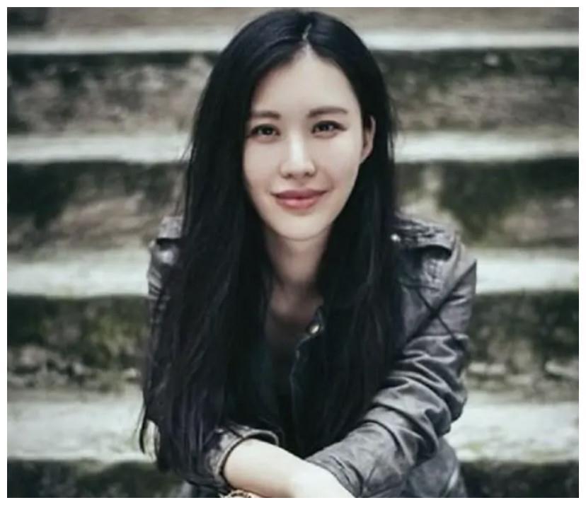 70岁的王石和田朴珺产女,王石曾经说:我的愿望是陪女儿出嫁