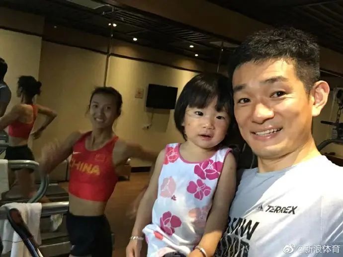 但刘虹依然坚持训练,加倍的努力,在身体和训练中找平衡.