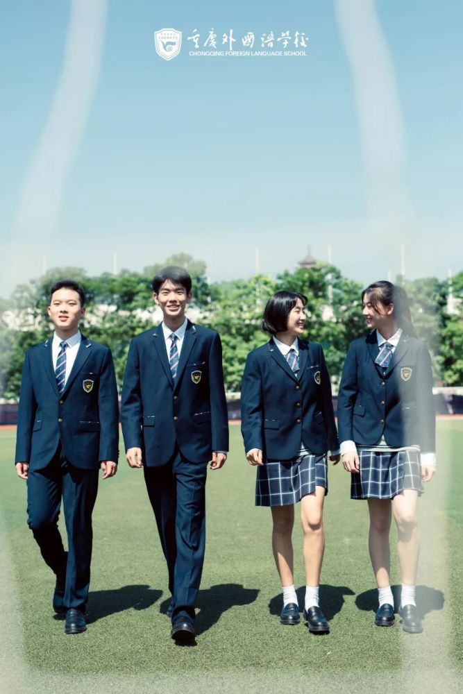 重庆市实验外国语学校铁路中学每个季节的校服颜色各不相同"一年四季
