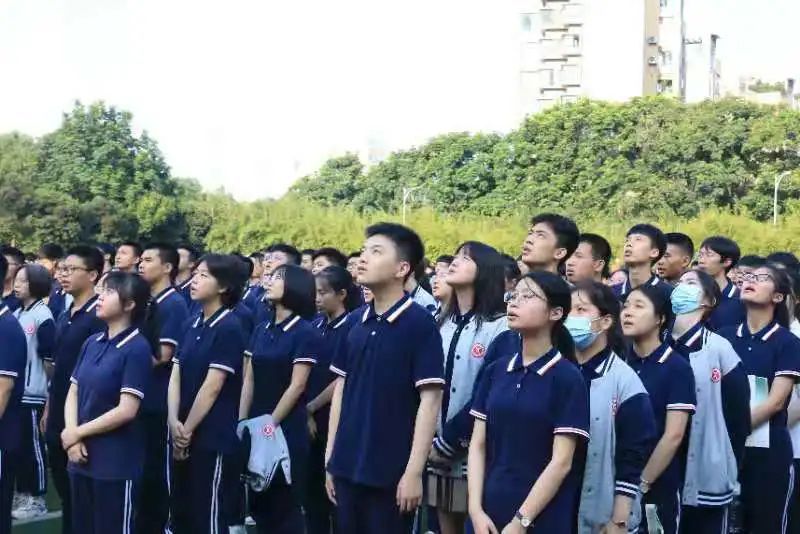重庆40所中学校服大比拼!