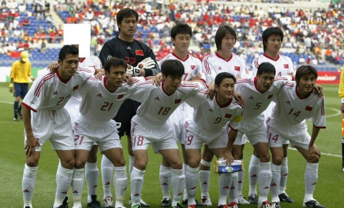 2002年的世界杯,亚洲球队整体发挥非常出色,韩国队更是历史性打入到