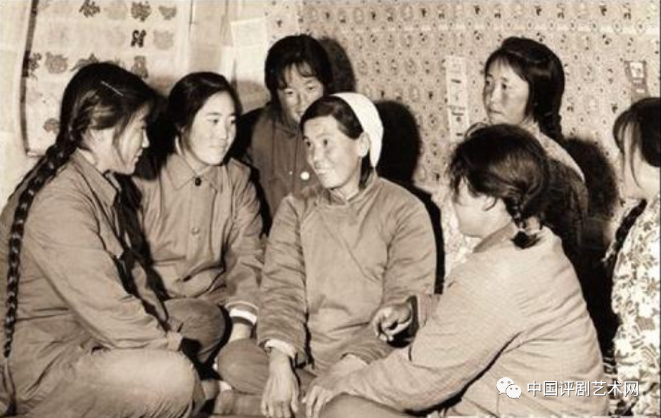 封芝琴(中)刘巧儿原型这是一件发生在40年代延安抗日根据地的真人真事