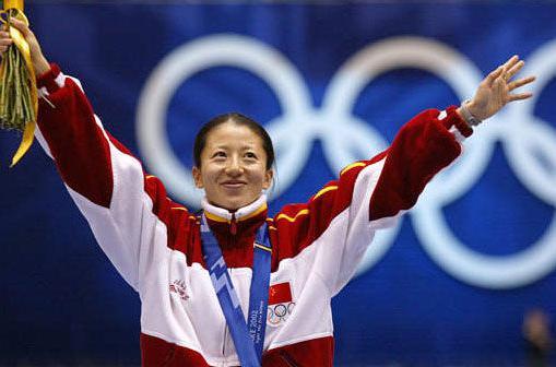 著名的短道速滑运动员杨扬也是冬奥史上一位传奇的运动员,从2002年她