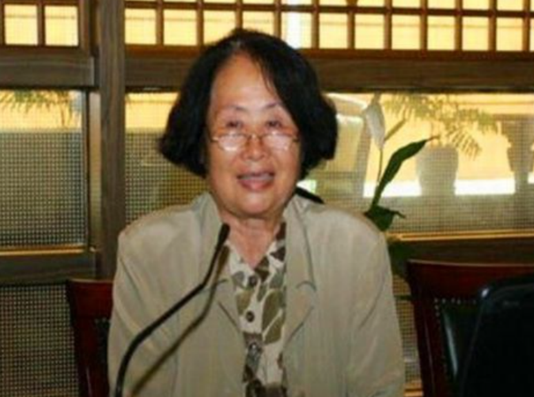 傅作义大女儿傅冬菊,曾为和平解放北平立下大功,2007年在京去世