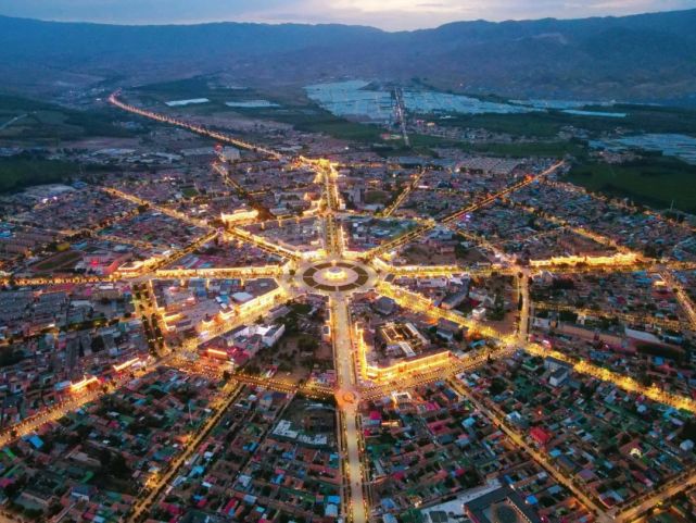 世界最大八卦城,新疆伊犁特克斯,真的没有红绿灯吗?