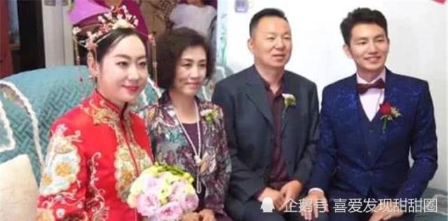 "最年轻婆婆"火了,儿子婚礼上尽显风头,与新娘站一起如姐妹花