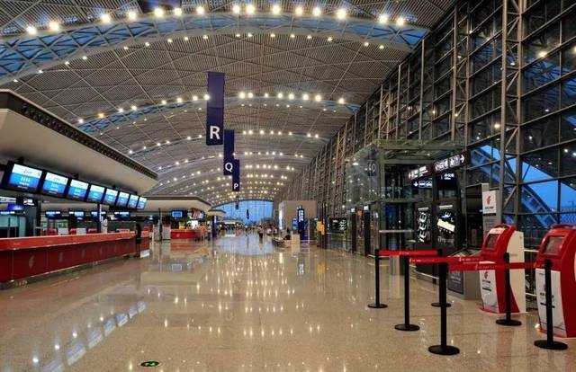 美国游客拍下成都"天府机场"照片,引发热议:中国建设很强大