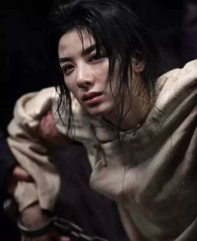 这也使得刑罚变本加厉,老虎凳,辣椒水,还有烧红的烙铁.