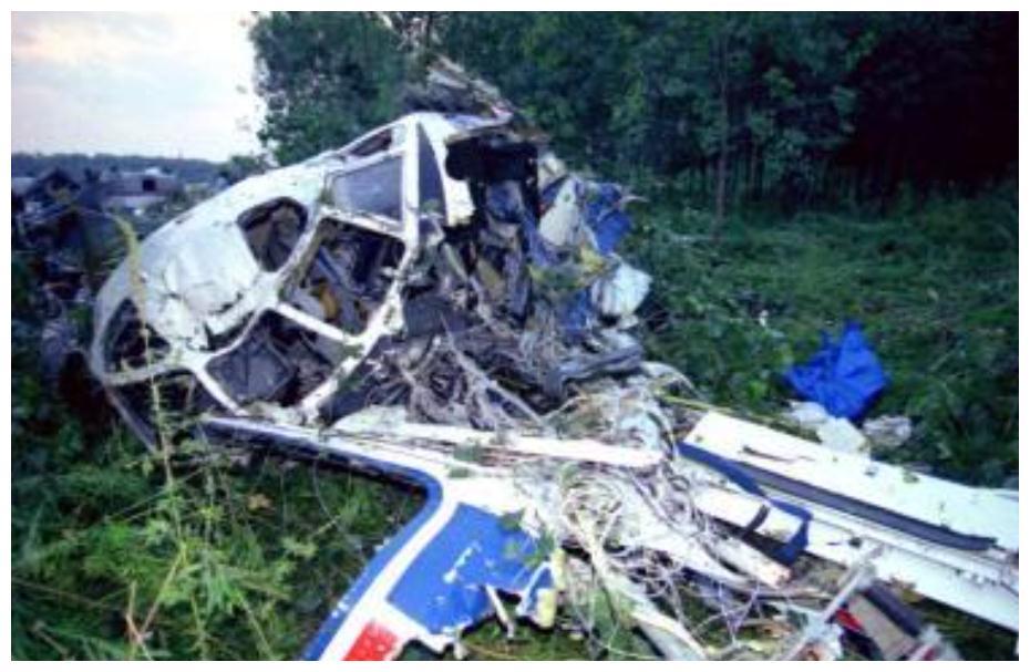 2000年武汉空难事故纪实:飞机爆炸解体撞上铁驳船,49人遇难