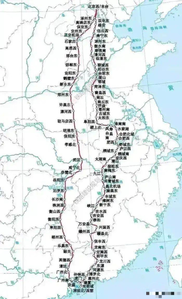 首先从两条铁路线路上来看京广线更平直,而京九线更弯曲,所以京广线