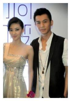 王丽坤与他同了居8年,大好青春给了他但他却转身与别人奉子成婚