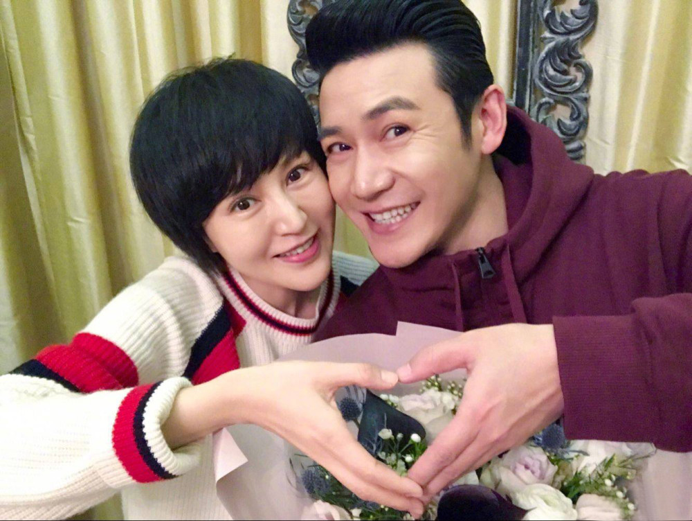 郭京飞牵手鲍莉:闪婚16年我们"都挺好"