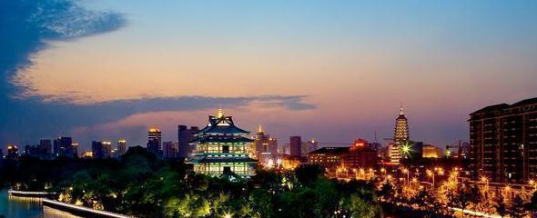 常州市的著名景点有:陈渡草堂,天宁寺,舣舟亭,西太湖,环球动漫嬉戏谷