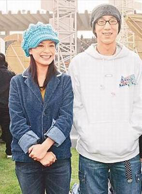 阿娇和房祖名谈恋爱,成龙:我不会干涉他的结婚对象,最