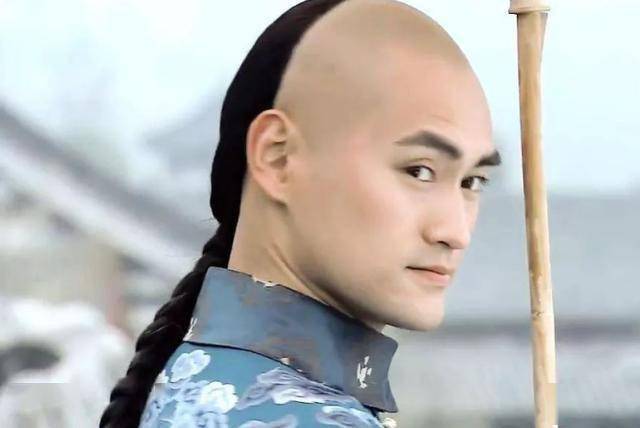 清朝的发型真的是"阴阳头"吗?别被电视剧骗了,现代人难以接受