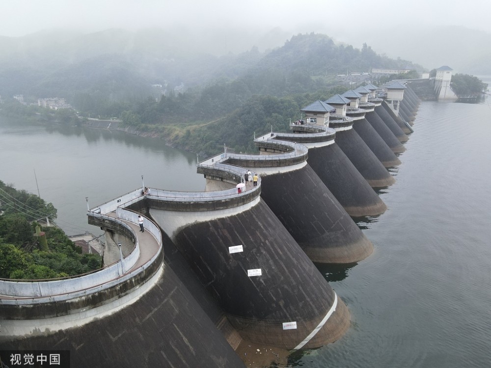 安徽六安梅山水库烟雨蒙蒙景色迷人
