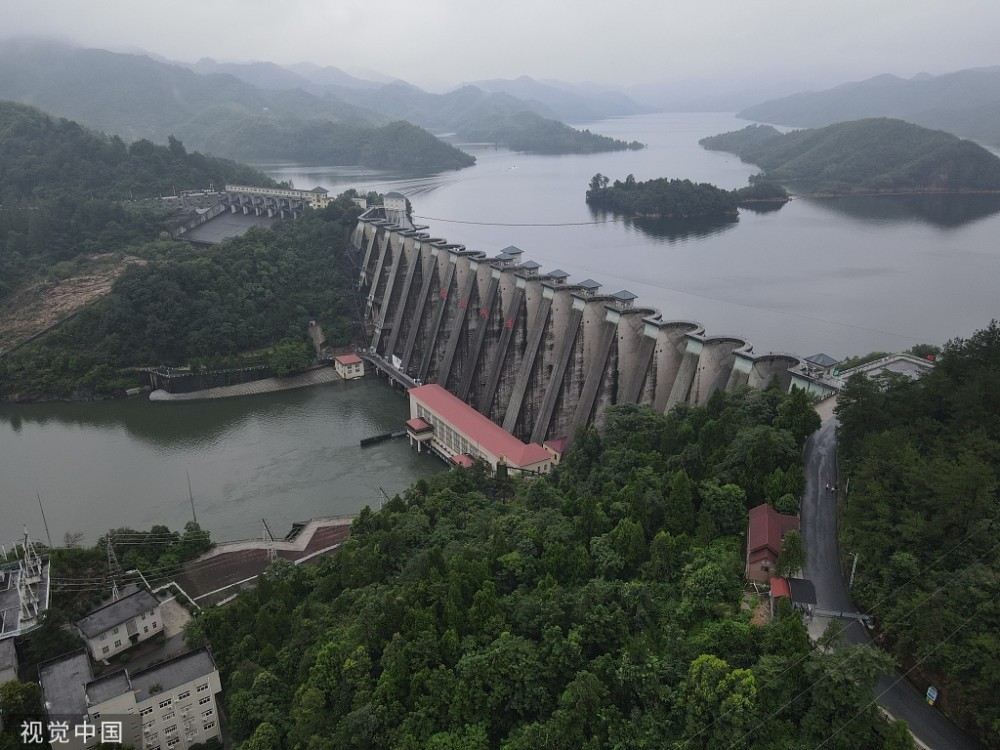 安徽六安梅山水库烟雨蒙蒙景色迷人