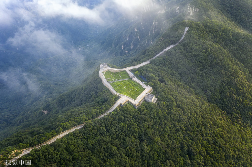 北京:九眼楼自然风景区满目青翠