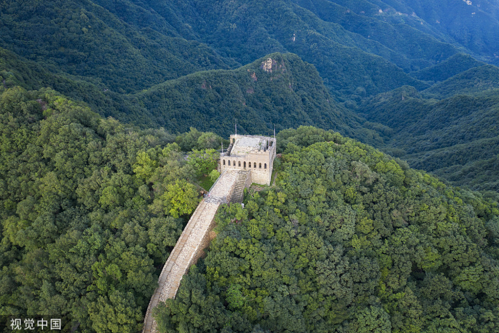 北京:九眼楼自然风景区满目青翠