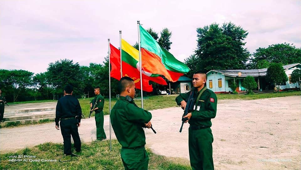 又见97式步枪,缅甸北掸邦军在成立50周年纪念活动前夕更换装备