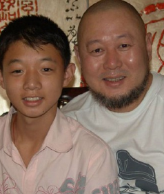 对于霍尊来说,父子相见时间太过于短暂,一年屈指可数,但每一次都让他