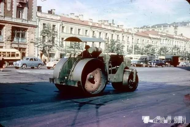 50年代苏联修公路的压路机.