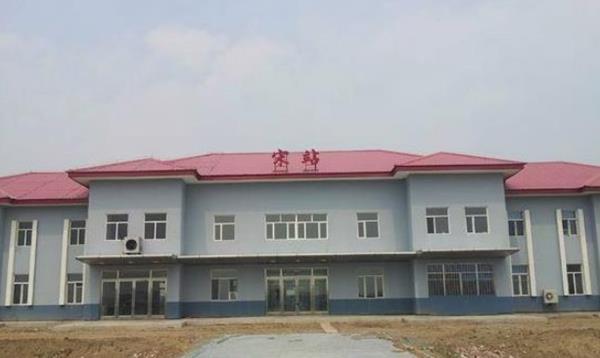 建于1900年,宋站,原名宋,是位于黑龙江省绥化肇东市宋站镇的火车站,有