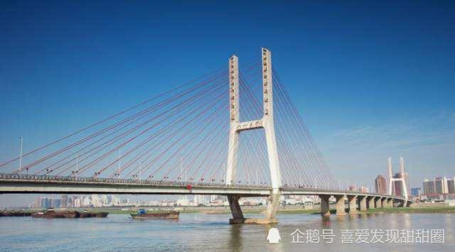 江西最长的一条斜拉索桥—八一大桥,宛如巨龙横卧在赣江之上