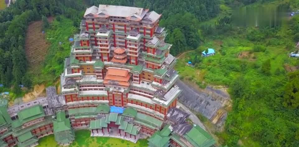 贵州外观最丑的建筑总建筑面积60000平方米称天下第一水司楼