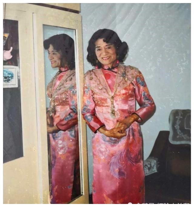 特务男扮女装与女友在上海生活,1955年,妹妹举报信让
