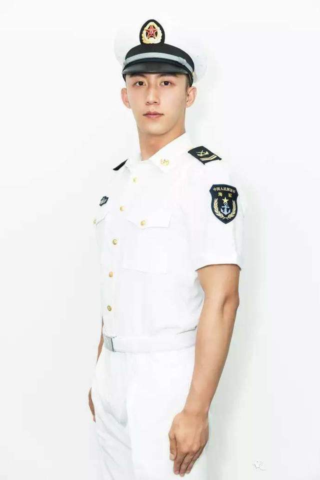 48位男明星军装照:易烊千玺鹿晗李现肖战王一博陈伟霆谁更帅?