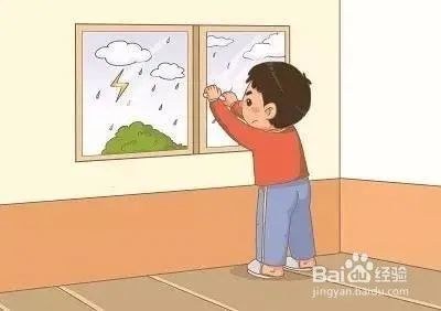 一,出门前   出门前请关好家中门窗,带好雨伞,雨衣等下雨防护用具