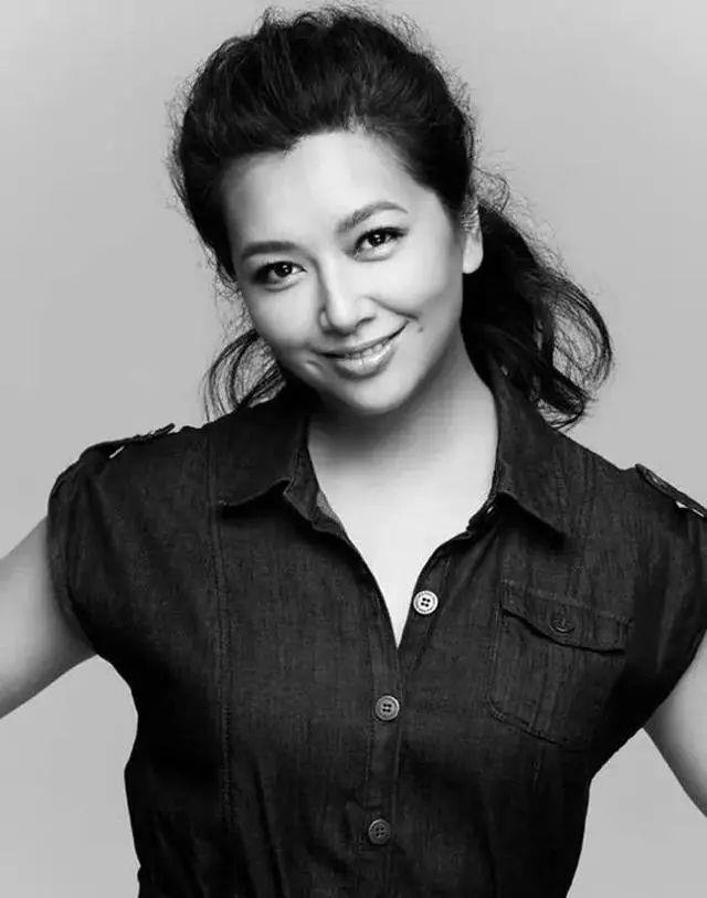 一代女神江珊的成名史,靠美丽征服4个男人,遗憾与靳东