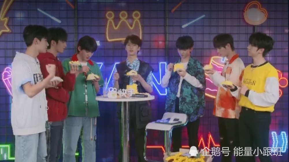 严浩翔17岁生日快乐七个人在一起的直播间真的好幸福