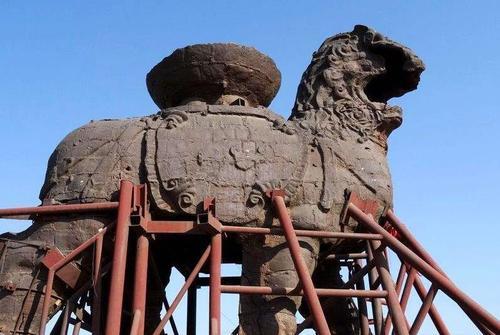 沧州铁狮子32吨千年不倒专家无知修亭挡雨50年腐蚀无法站立