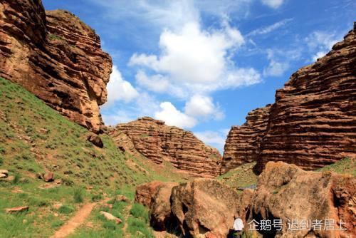 阿拉善右旗这些旅游景区景点与江南的"山清水秀"有着很大的反差,具有