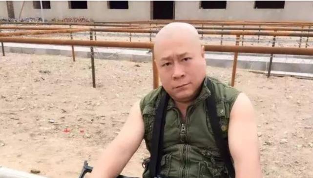 李宝敏从不仗势欺人,他对张家豪说:哥们,你跟我來一场公平决斗,赢了