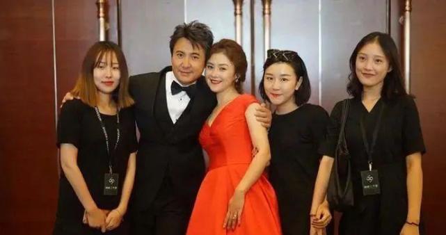 娱记曝沈腾与老婆关系很冷淡,老婆曾想用二胎把他"栓住,把沈腾看得很