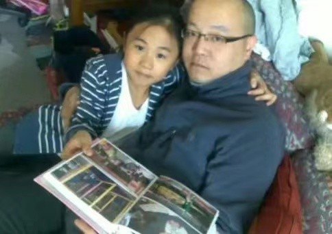 渴望父亲接放学曾救母亲性命窦唯19岁小女儿为养家参加选秀
