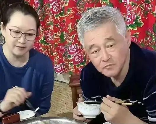 嫁给二婚的赵本山,拒绝帮助表妹于月仙,马丽娟并不是不顾念亲情