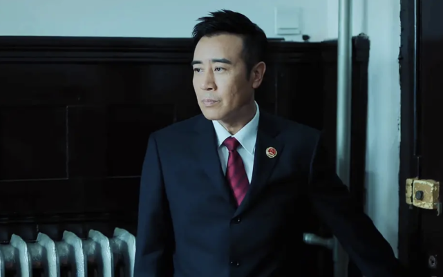 1年时间,3部电影,5部电视剧,都爆了!于和伟为什么中年