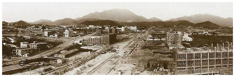 1985年正在建设中的深圳大学.