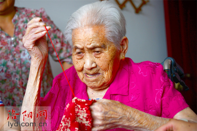 107岁的潘玉珍饮食规律不挑食心态和善乐天年