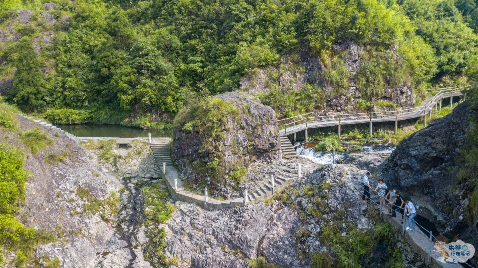 泰顺最原始的景区,除了有全国最长木拱廊桥,还有恢宏"三重漈"