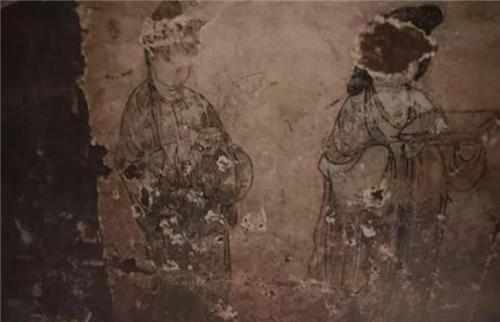 证明这座墓穴的主人并不简单,为了挖到这座墓地的中心位置,杨彬下了血