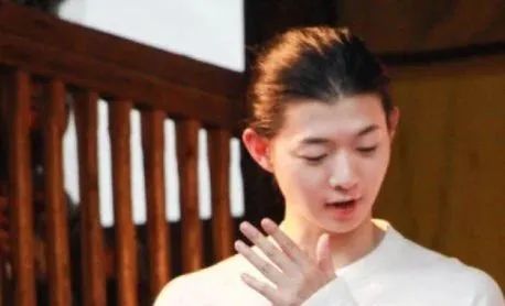 霍尊的瓜比吴亦凡还要劲爆其聊天记录里吐槽的艺人都有谁