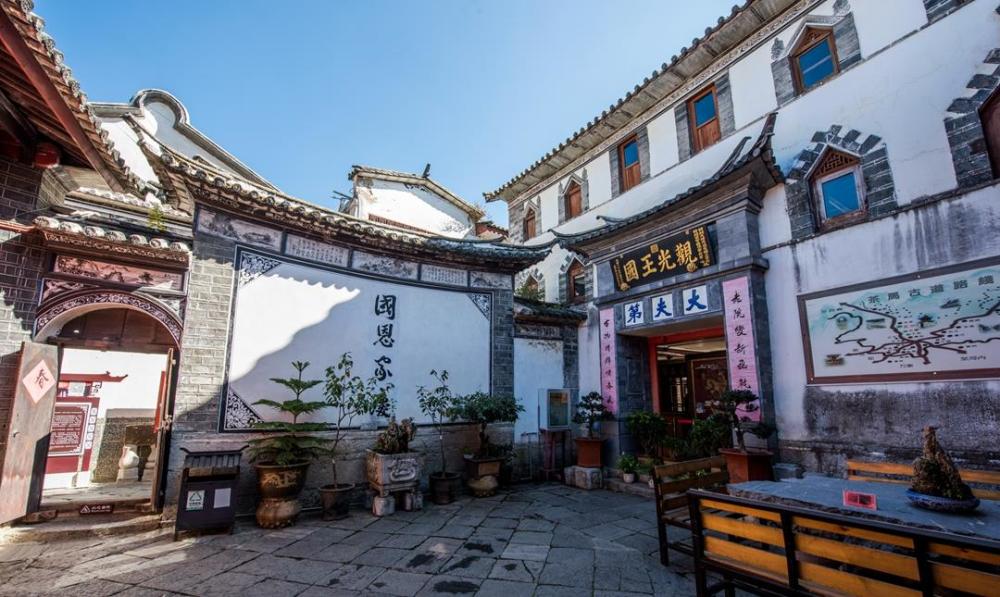 云南最有代表性的白族建筑,一百多年依然精致,主人曾富冠大理